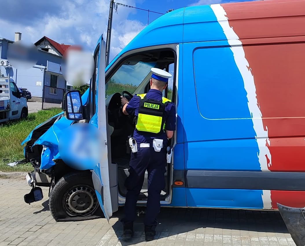 Śmiertelny wypadek. Motocyklista zginął po zderzeniu z busem