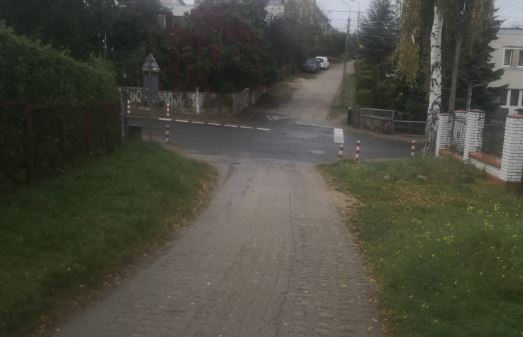 'Dzieci wciąż chodzą poboczem po trawie.' Co dalej z ulicą Stalową?