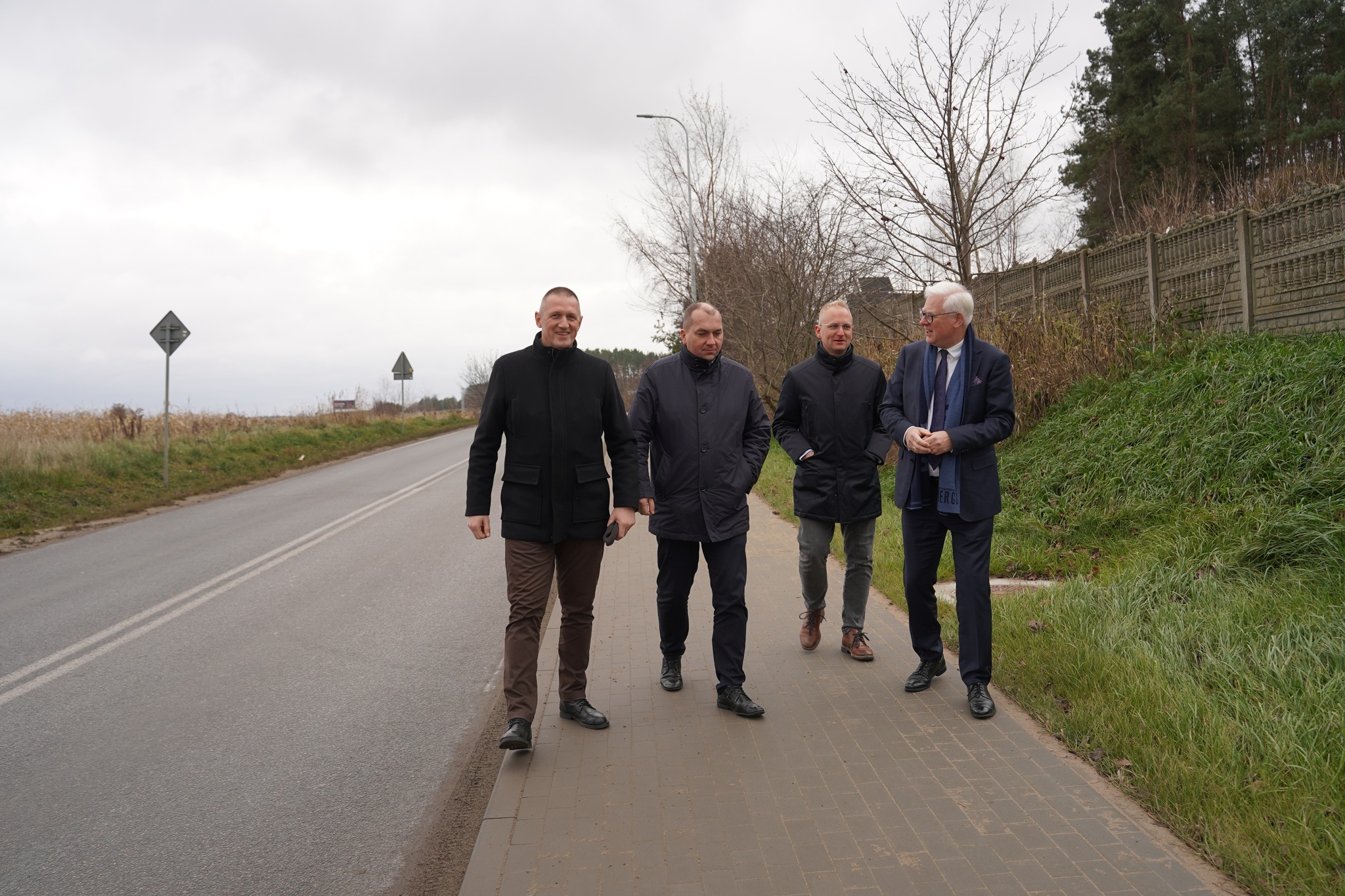 Chodnik i zatoka autobusowa. Do użytku oddano dwie ważne inwestycje