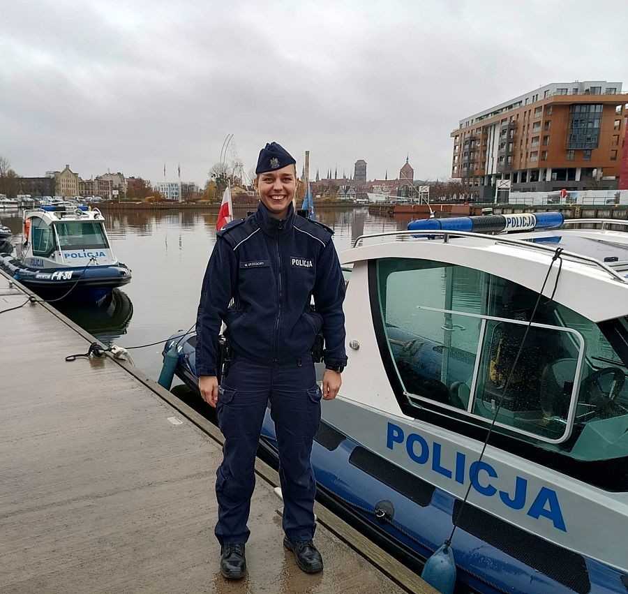 'Rower ślizgał się po liściach i wpadłam do kamiennego rowu'. Pomogła policjantka