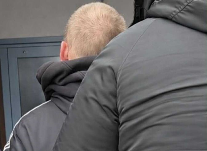 Myślał, iż się ukryje. Policjanci znaleźli go w zaskakującym miejscu