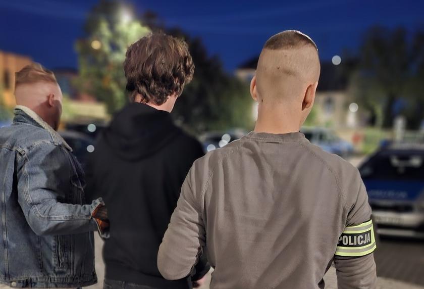 Czujność taksówkarza uratowała seniora przed utratą kilkudziesięciu tysięcy złotych. Akcja jak z filmu!