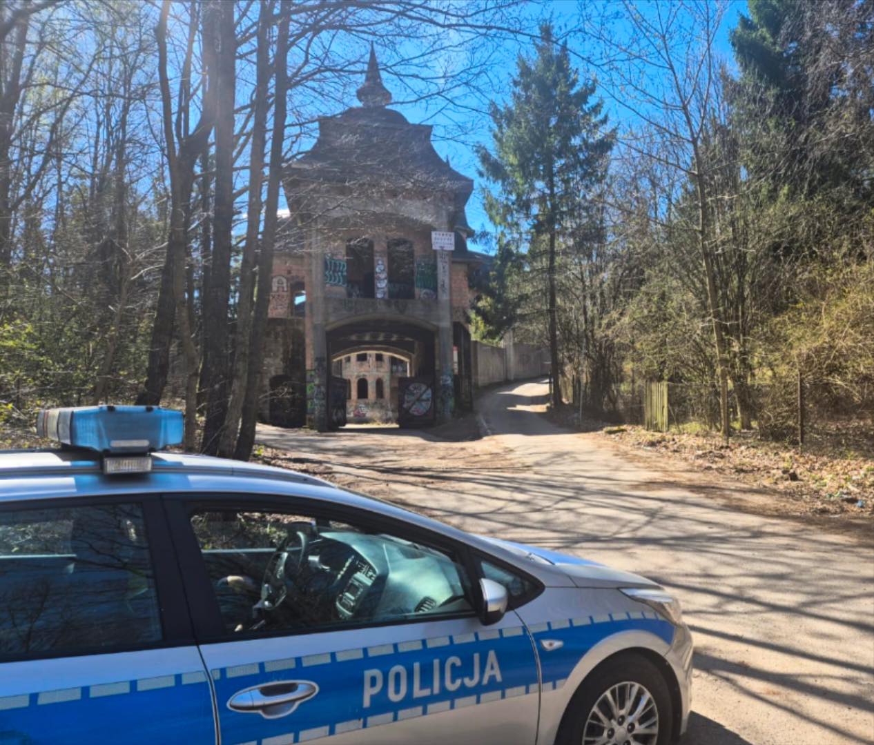 Zamek w Łapalicach to turystyczna pułapka. Ostrzegają przed niebezpieczeństwem