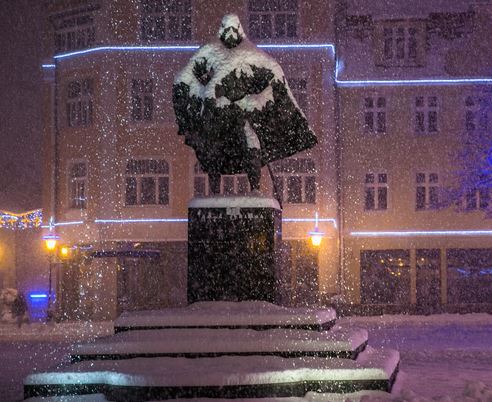 Pomnik Jakuba Wejhera jak Darth Vader. Zdjęcie z Wejherowa krąży w internecie