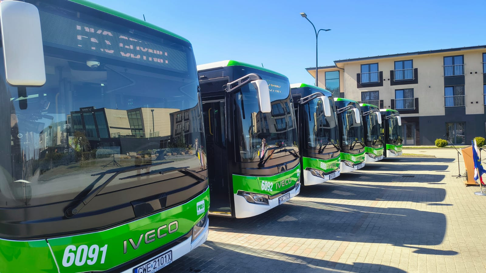 Nowe autobusy hybrydowe wyjechały na drogi powiatu wejherowskiego | ZDJĘCIA