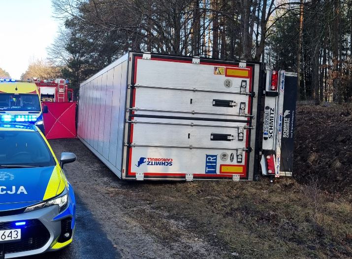 Śmiertelny wypadek z udziałem ciężarówki. Kierowca zginął na miejscu