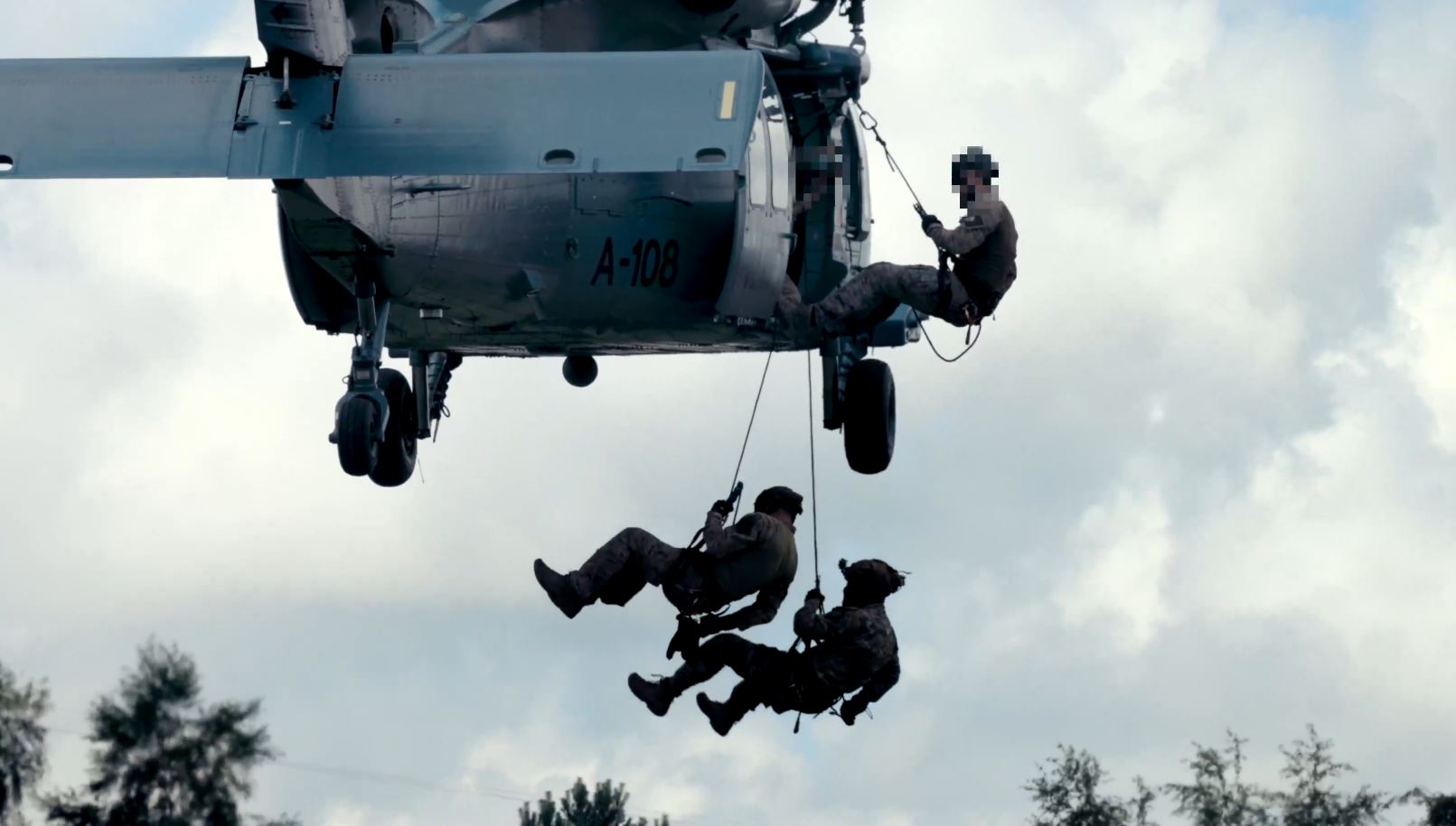 Helikoptery, okręty i abordaż. Spektakularne ćwiczenia służb