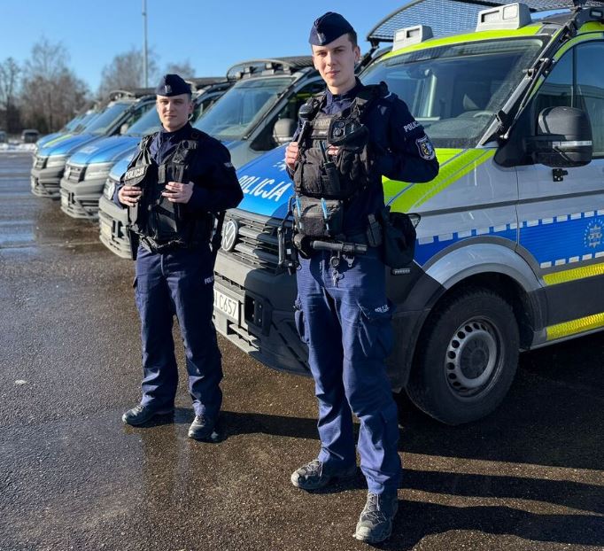 Kobieta siedziała po drugiej stronie barierki. Liczyły się sekundy