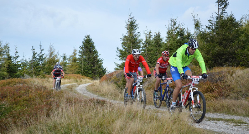 Samorządowcy na rowerach. II Rajd Wiosenny