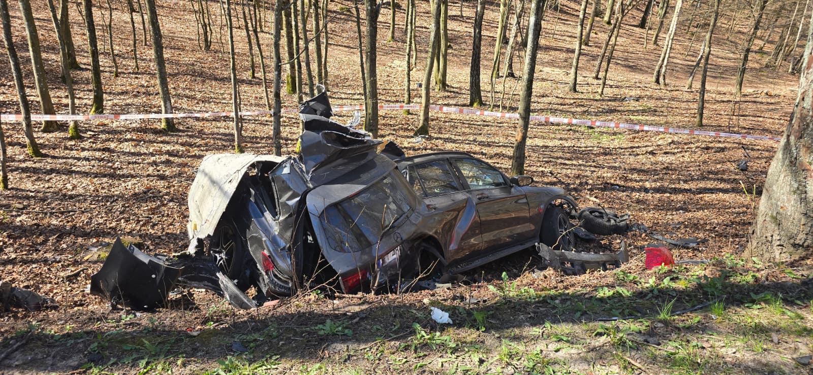 Tragiczny wypadek na drodze wojewódzkiej. Nie żyje kierowca