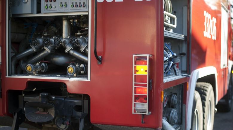 Ogień w ogromnym magazynie pelletu. Na miejscu 11 zastępów straży pożarnej