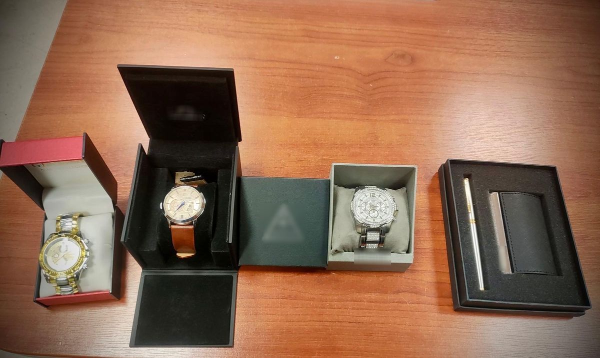 Włamał się do mieszkania, a potem ukrył na poddaszu. Miał przy sobie narzędzia ślusarskie