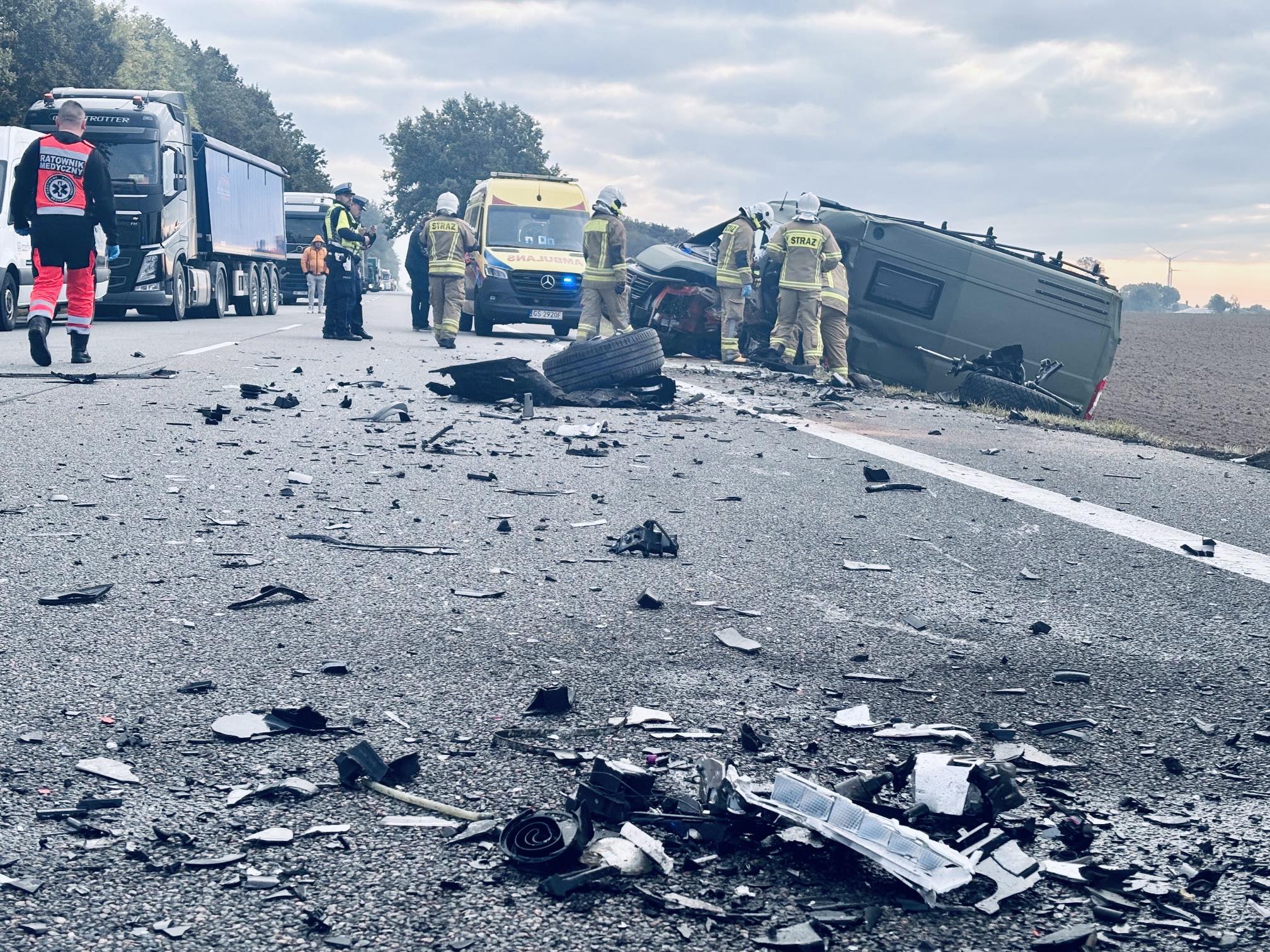Dramat na DK6! Trzy auta rozbite, cztery osoby ranne