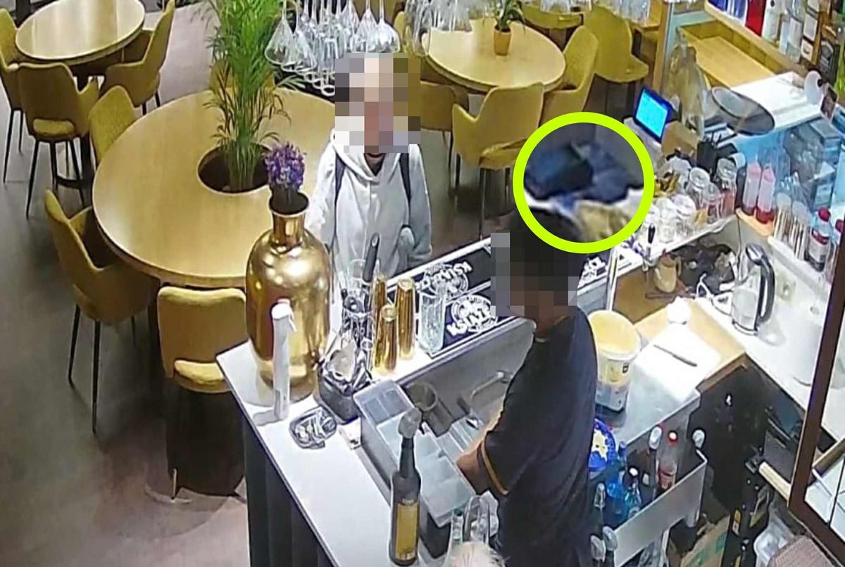 Poprosił o gorącą wodę, wyszedł z cudzym telefonem