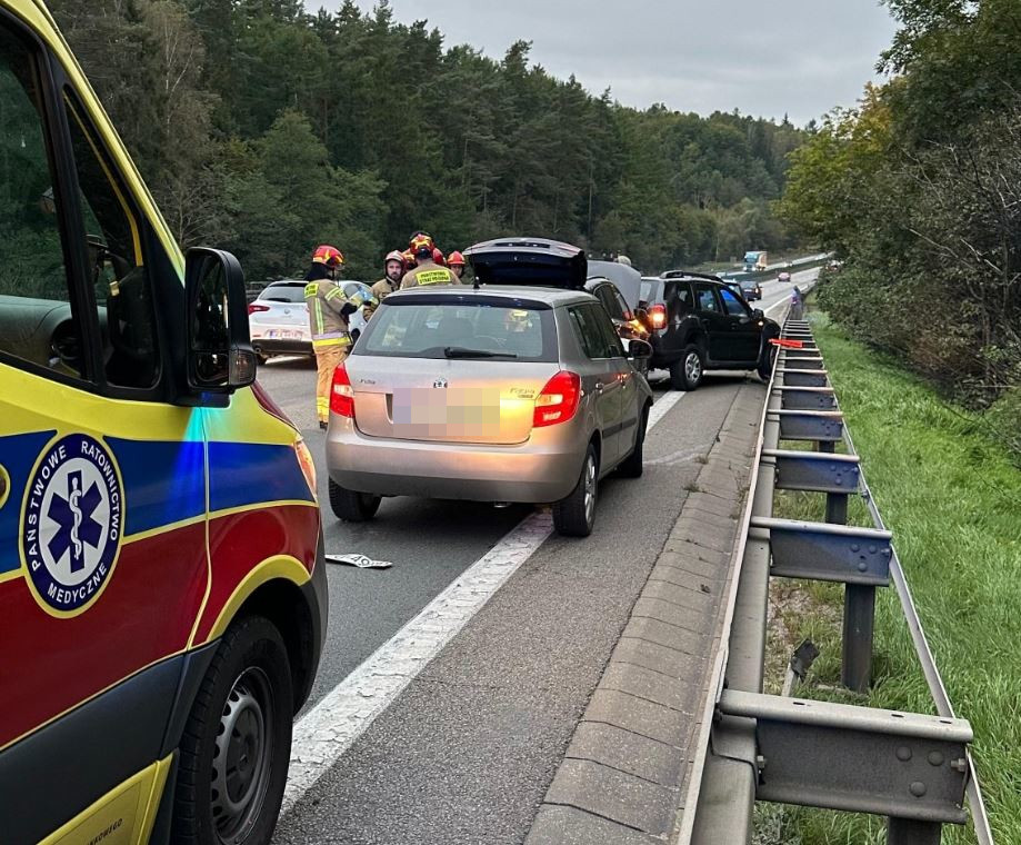 Kolizja czterech aut na obwodnicy. Groźnie wyglądało, skończyło się szczęśliwie
