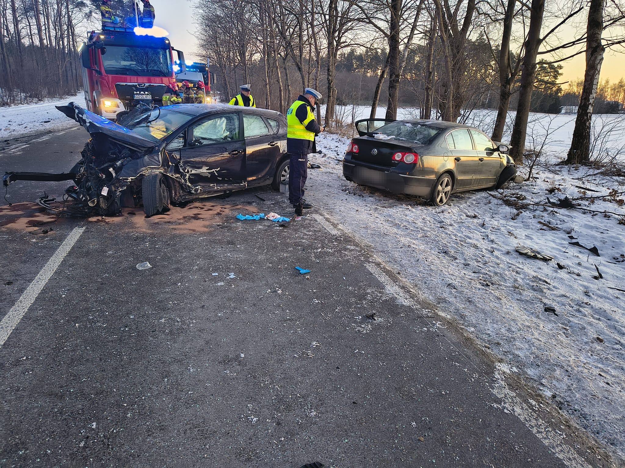 Zderzenie trzech samochodów, cztery osoby ranne