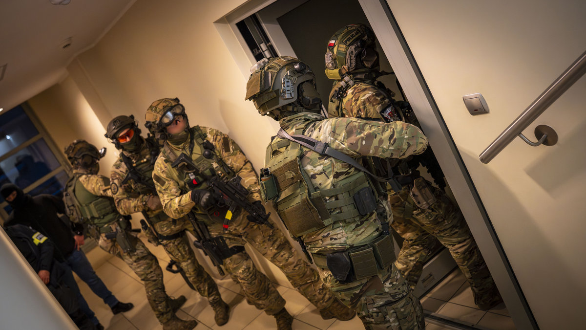 Gang złodziei samochodów rozbity. Zabezpieczono również 5,5 kg narkotyków