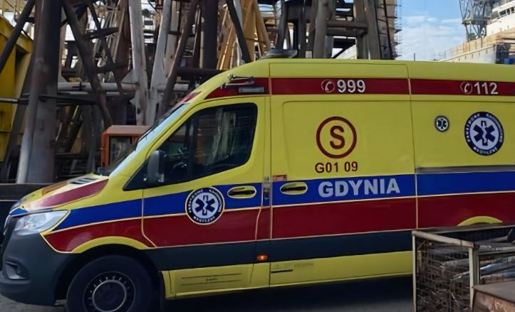 Groźne przegrzanie w stoczni. Mężczyzna trafił do szpitala