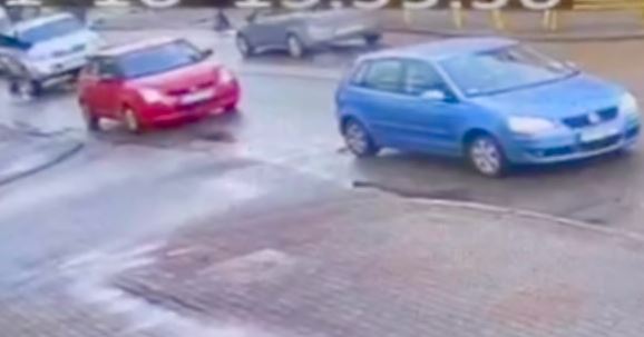 83-latka potrąciła 71-letniego pieszego. Mężczyzna trafił do szpitala