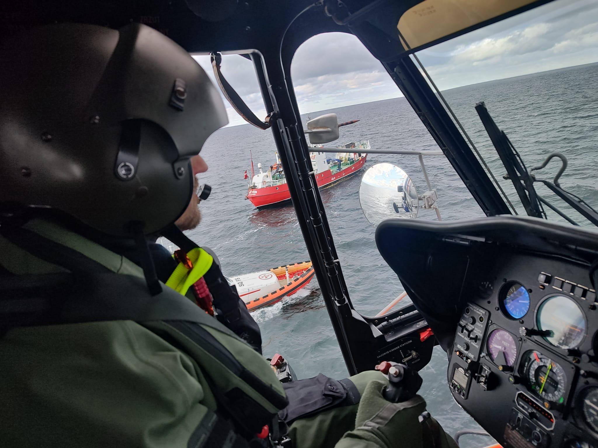 Dramat na morzu. Śmigłowiec Marynarki Wojennej ruszył na ratunek