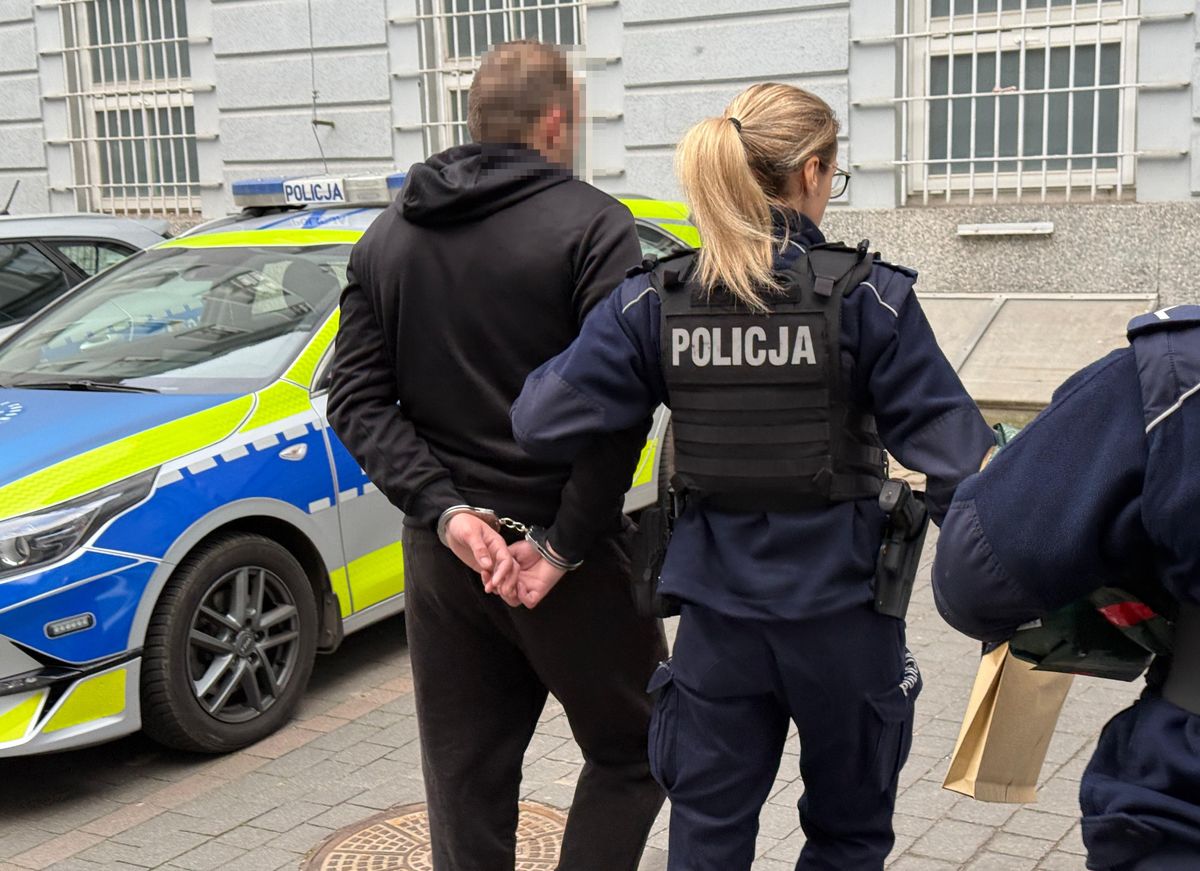Rzucił kamieniem w szybę autobusu miejskiego. Straty na kilka tysięcy złotych