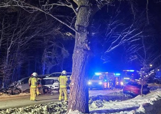 Trzy samochody rozbite. 'Chciał uniknąć czołowego zderzenia'