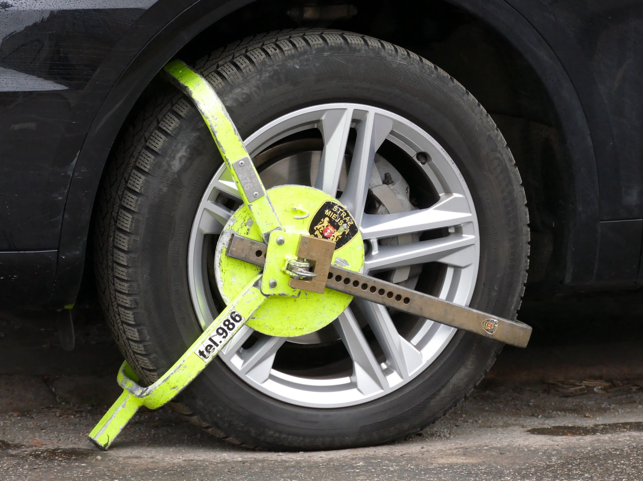 Sam założył blokadę na koło. Myślał, iż był sprytniejszy od strażników