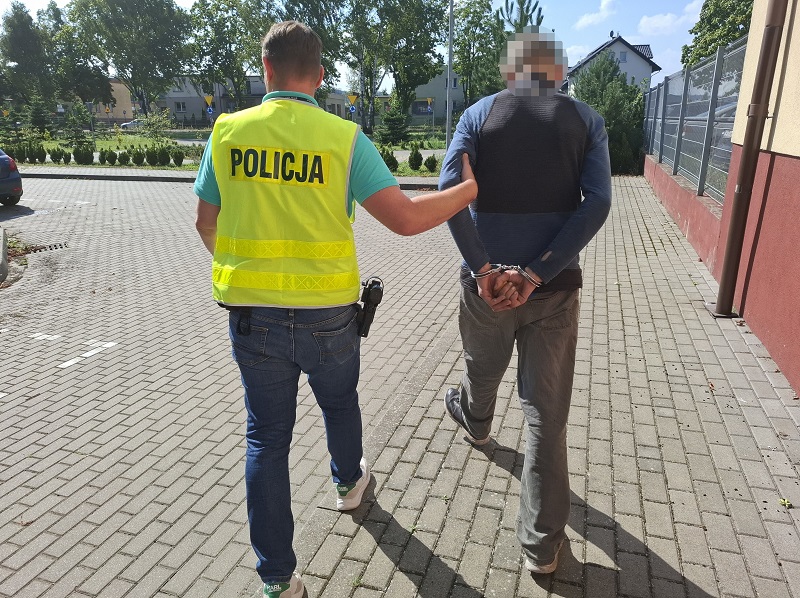 Lębork: Włamał się do przyczepy i schował w niej fanty