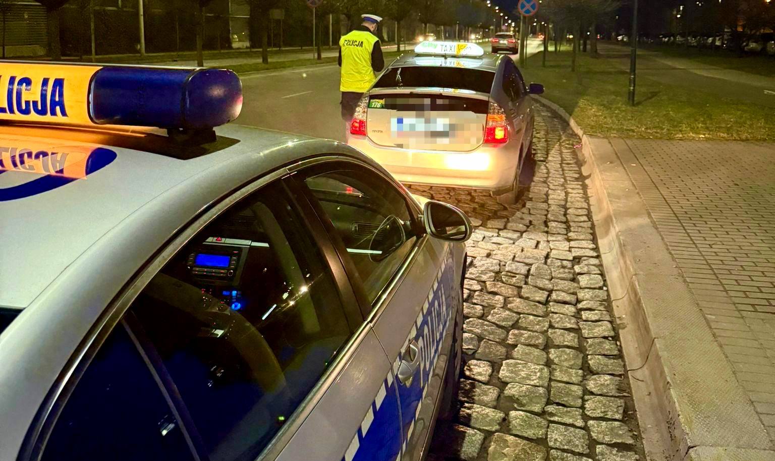 Nocna akcja policji na Pomorzu. Kontrole przewozów „na aplikację”