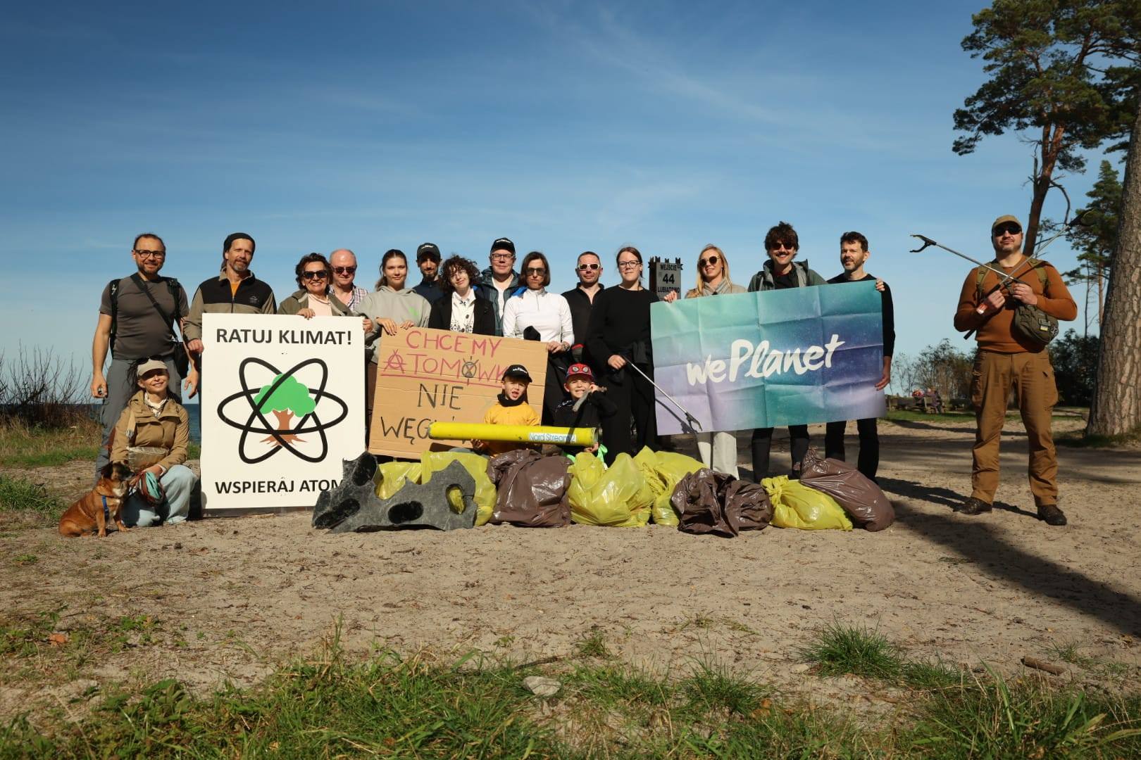 Atomowe Sprzątanie Plaży w Słajszewie. Ekologiczny manifest za czystą energią