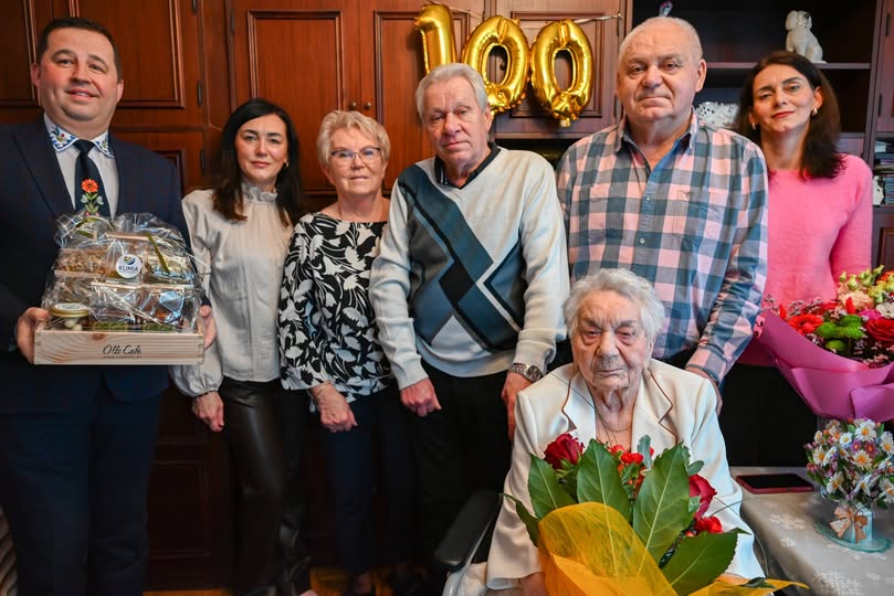 Pani Jadwiga ma 100 lat! 'Wciąż cieszy się dobrą pamięcią'