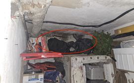 Schował się na półce w piwnicy i przykrył workami. Policjanci byli sprytniejsi