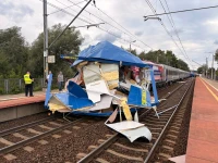 Pociąg PKP Intercity zderzył się z ciężarówką. Kierowca trafił do szpitala