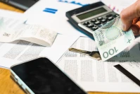 Bank naliczał odsetki od kredytowanych kosztów kredytu? Sprawdź, jakie roszczenia mogą Ci przysługiwać