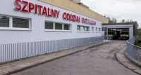 Dramatyczna akcja ratunkowa nie wystarczyła. Mężczyzna zmarł po upadku z podnośnika