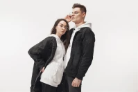 Praktyczny element garderoby: Jak nosić bawełniane bluzy rozpinane w wielowarstwowych zestawach