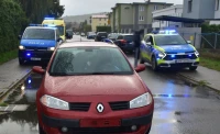 17-latek na hulajnodze trafił do szpitala po zderzeniu z autem