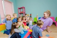 Opieka nad dziećmi jako zawód. Czy to coś dla Ciebie?