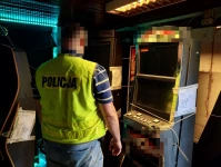 Kolejna akcja przeciw nielegalnemu hazardowi. Zabezpieczono automaty i pieniądze