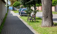 Nowe ławki przy ulicach, przystankach i placach zabaw