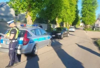 Dziecko wjechało pod nadjeżdżający samochód. 7-latek trafił do szpitala