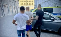 Uderzył ochroniarza reklamówką ze szklaną butelką alkoholu. Wcześniej ją ukradł