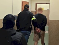 Zaskoczyli go w łóżku. Kryminalni rozliczyli poszukiwanego mieszkańca