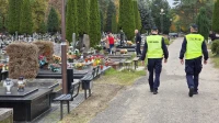 Więcej strażników na wejherowskich cmentarzach. Złodzieje mogą wykorzystać przedświąteczny ruch