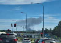 Pali się magazyn w Rumi. Na miejscu pracuje 10 zastępów straży pożarnej