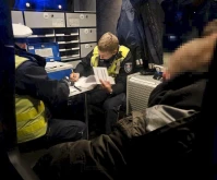 Ukrył biały proszek w osłonie przeciwsłonecznej. Noc pełna zatrzymań