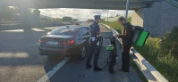 Jechał rowerem po "ekspresówce"