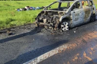 Samochód stanął w ogniu na Trasie Kaszubskiej.  Kierowca zdążył uciec I WIDEO