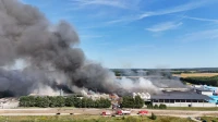 Pożar zakładu zagospodarowania odpadów. Z ogniem walczy około 100 strażaków
