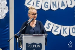 Szkolne uroczystości z okazji zakończenia roku. Uczniowie odebrali świadectwa i rozpoczęli wakacje